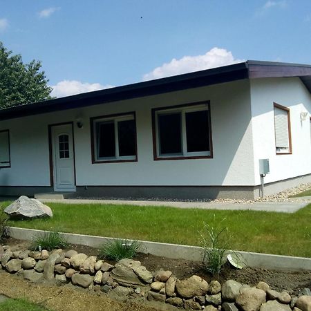 Behaglicher Bungalow Fuer Mensch Und Hund Barkhagen Exterior photo