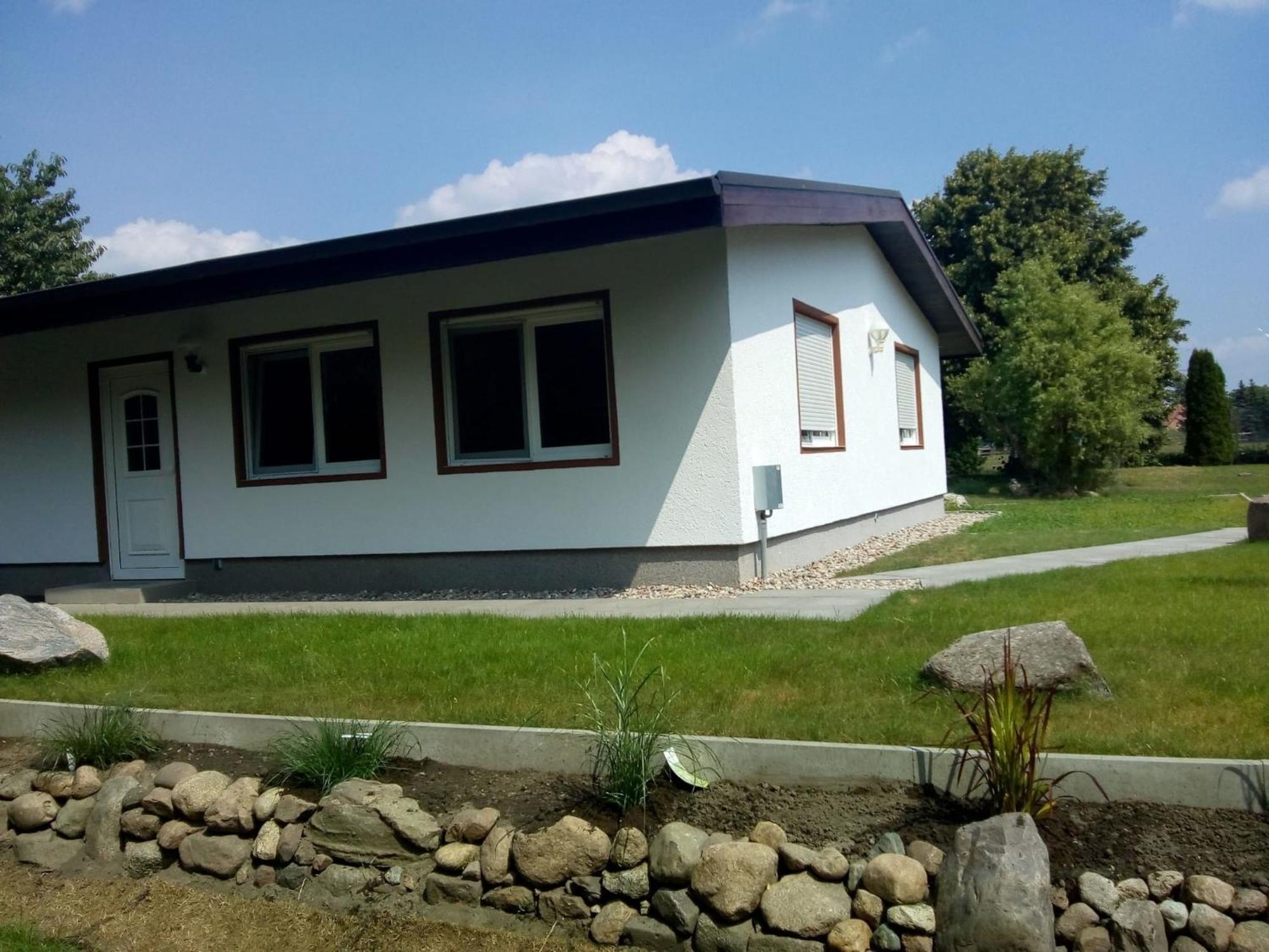 Behaglicher Bungalow Fuer Mensch Und Hund Barkhagen Exterior photo